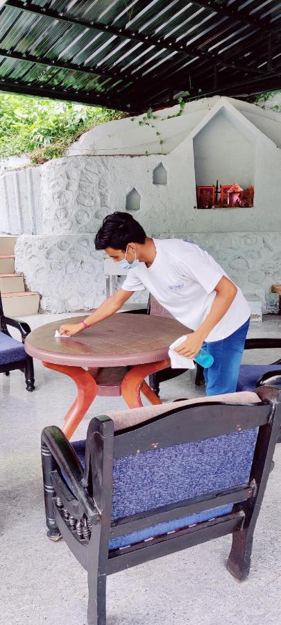 H7 Stay On The Ganges, Yoga & Spa Resort, Rishīkesh Esterno foto